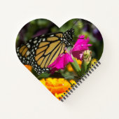Monarch Butterfly op roze marigolfbloem Notitieboek (Achterkant)