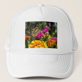 Monarch Butterfly op roze marigolfbloem Trucker Pet