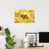 Monarch Butterfly op Zinnia Poster (Thuiskantoor)