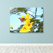 Monarch Butterfly op zonnebloemdoek Canvas Afdruk (Insitu (Houten vloer))
