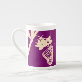 Monarch Butterfly Silhouette tegen Paarse Porselein Kop