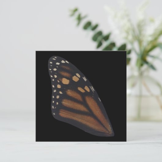 Monarch Butterfly wing on Black Feestdagenkaart (Staand voorkant)