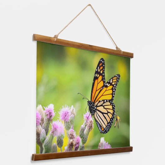 Monarch on Thistle Hanging Tapestry Hangend Wandkleed (Gebogen)