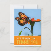 Monarch vlinder op een Oranje Lily Flat Bedankkaart (Voorkant)