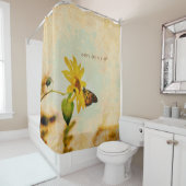 Monarch vlinder op gele bloem subtiele grunge douchegordijn (In situ)