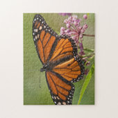 Monarchvlinder mannetje op moeraszijde legpuzzel (Verticaal)