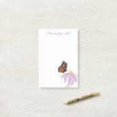 Monarchvlinder met paarse coneflower post-it® notes (Op bureau)