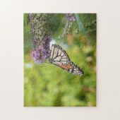 Monarchvlinder op paarse vlinderstruik legpuzzel (Verticaal)