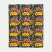 Monarchvlinder op Pink Marigold Bloem Fleece Deken (Voorkant)