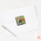 Monarchvlinder op rode vlinderstruik vierkante sticker (Envelop)