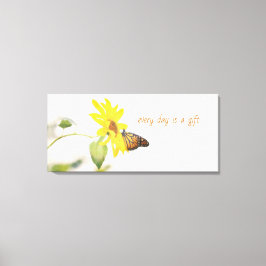 Monarchvlinder op Zonnebloem Positieve Natuur Canvas Afdruk