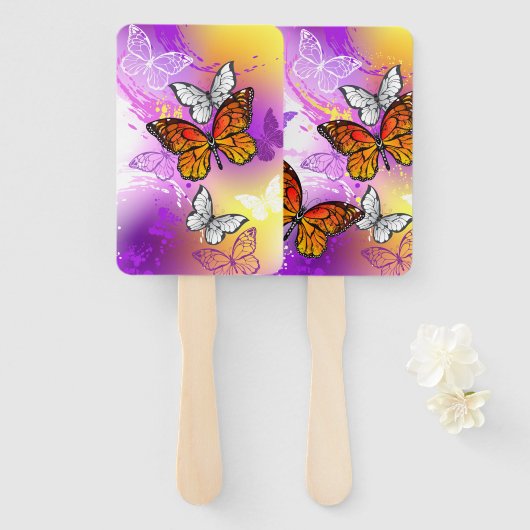 Monarchvlinders op paarse achtergrond handwaaier (Voorkant en achterkant)