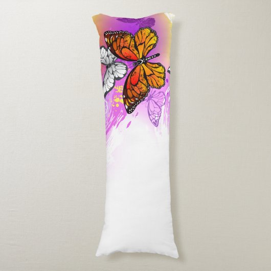Monarchvlinders op paarse achtergrond lichaamskussen (Voorkant Verticaal)