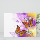 Monarchvlinders op paarse achtergrond menu (Staand voorkant)