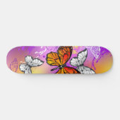 Monarchvlinders op paarse achtergrond persoonlijk skateboard (Horizontaal)