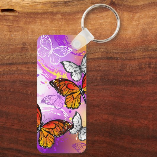 Monarchvlinders op paarse achtergrond sleutelhanger (Achterkant)