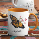 Monboogvlinder met de naam Cute Colorful Mok<br><div class="desc">Deze opvallende heldere oranje vlinder lijkt een Monarch Butterfly. De handgetekende illustratie komt uit een Victoriaans tijdperk collectie van moten en vlinders uit Noord-Amerika. De kleur van de naam op de mok coördineert met de zwarte houtskool van de mooie vlindervleugels. Deze vlinders hebben hun kleuren 150 jaar bewaard. Ze kunnen...</div>