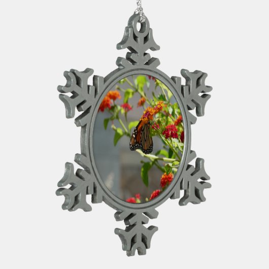 Monboogvlinder op de Struik rode vlinder Tin Sneeuwvlok Ornament (Links)