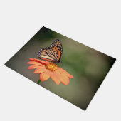 Monboogvlinder op een oranje bloem deurmat (Schuin)