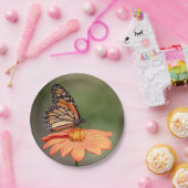 Monboogvlinder op een oranje bloem papieren bordje (Feest)