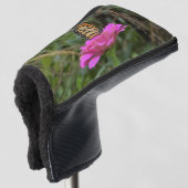 Monboogvlinder op een roze zinnievloer golfheadcover (3/4 voorkant)