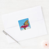 Monboogvlinder op een ventilator vierkante sticker (Envelop)