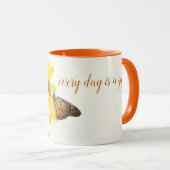 Monboogvlinder op gele bloemkool Inspirerend Mok (Voorkant rechts)