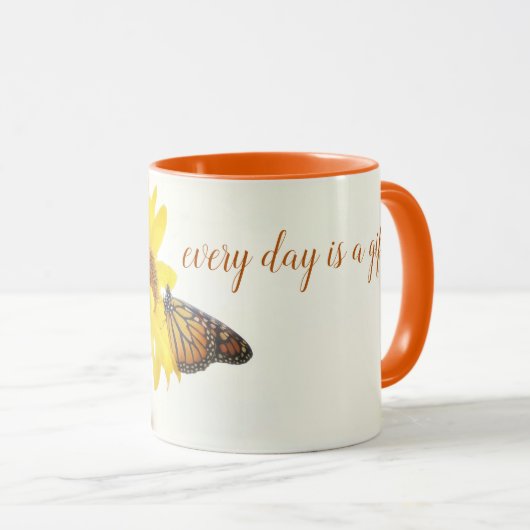 Monboogvlinder op gele bloemkool Inspirerend Mok (Voorkant rechts)