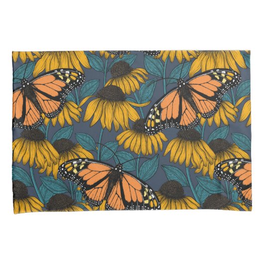 Monboogvlinder op gele naaldbomen kussensloop (Voorkant-Rechts)