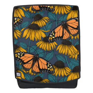 Monboogvlinder op gele naaldbomen rugtassen