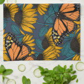 Monboogvlinder op gele naaldbomen theedoek (Gevouwen)