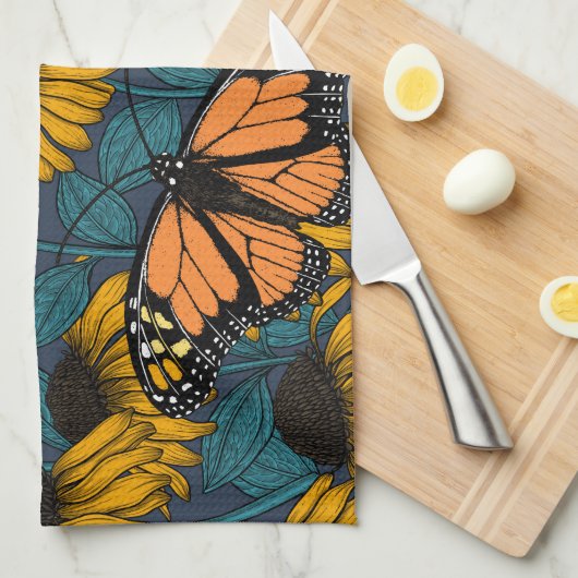Monboogvlinder op gele naaldbomen theedoek (Quarter Fold)