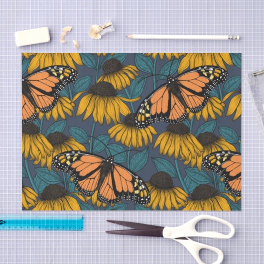 Monboogvlinder op gele naaldbomen tissuepapier (Craft)