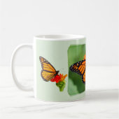 Monboogvlinder op groene achtergrond. koffiemok (Links)