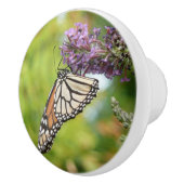 Monboogvlinder op Paarse vlinderStruik Keramische Knop (Rechts)
