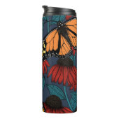 Monboogvlinder op rode naaldbomen thermosbeker (Geroteerd rechts)