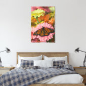 Mondebuttervlinder op een Gerbera| Danaus Plexippu Canvas Afdruk (Insitu (Slaapkamer))