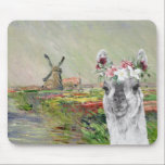 Monet Champ Tulipes en Fancy Llama Muismat<br><div class="desc">De prachtige en artistieke compilatie kenmerkt de CHAMP TULIPES EN HOLLANDE van Claude Monet als achtergrond met het portret van schattige lama met de waterverf bloemkroon.</div>