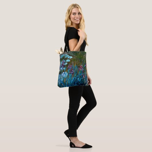 Monet - Irises en waterlilies Tote Bag (Op model)