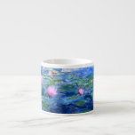 Monet Roze watergelilies Espresso Kop<br><div class="desc">Een Monet roze waterlelies espresso beker met prachtige roze waterlelies die zweven in een kalm blauw vijver met lendenpootjes. Een geweldige cadeau van Monet voor fans van het impressionisme en de Franse kunst. Serene natuur impressionisme met mooie bloemen en schilderachtig vijver landschap.</div>