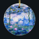 Monet Roze watergelilies Keramisch Ornament<br><div class="desc">Een monetroze waterlelingenornament met prachtige roze waterlelies die zweven in een kalme blauwe vijver met lendenpootjes. Een geweldige cadeau van Monet voor fans van het impressionisme en de Franse kunst. Serene natuur impressionisme met mooie bloemen en schilderachtig vijver landschap.</div>