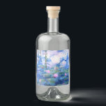 Monet Roze watergelilies Likeurfles Etiket<br><div class="desc">Een Monet roze waterlelies liquor label met prachtige roze waterlelies drijvend in een kalme blauwe vijver met leliepads. Een geweldig Monet cadeau voor liefhebbers van impressionisme en Franse kunst. Sereen natuur impressionisme met mooie bloemetjes en schilderachtig vijverlandschap.</div>