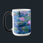 Monet Roze watergelilies Magische Mok<br><div class="desc">Een magische mok van Monet roze water met prachtige roze waterlelies die zweven in een kalme blauwe vijver met lendenpootjes. Een geweldige cadeau van Monet voor fans van het impressionisme en de Franse kunst. Serene natuur impressionisme met mooie bloemen en schilderachtig vijver landschap.</div>