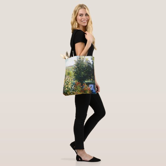 Monet - Rozen in de tuin van Montgeron Tote Bag (Op model)