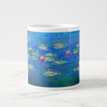 Monet Water Lilies 1906 Grote Koffiekop<br><div class="desc">KoffieMok met het olieverschilderen van Claude Monet Water Lilies (1906). Een serene nog leven van de interactie tussen licht en reflectie op mooie waterlib in een vijver. Een groot geschenk voor fans van het impressionisme en de Franse kunst.</div>