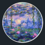 Monet Water Lilies Fine Art Keramische Knop<br><div class="desc">Claude Monet was een van de oprichters van het Franse impressionisme dat schilderde in landschappen in de open lucht. Dit is een van zijn vele tuinwaterlelasschilderijen die de reflectie uit de hemel hierboven tonen, met vage wilgige takken die over de vijver hangen, en de lippenbloemen die in het water zweven....</div>
