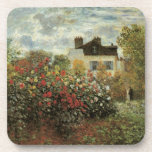 Monets tuin bij Argenteuil door Claude Monet Onderzetter<br><div class="desc">De tuin van de kunstenaar in Argenteuil (een hoekje van de tuin met dahlia's) (1873) van Claude Monet is een bloemenschilderij in de oude impressionistische stijl.  Een boerderij is zichtbaar op de achtergrond.  Een verliefd paar wandelt langs een romantische lentetuin met bloeiende rozen en andere bloemen.</div>