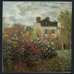 Monet's tuin in Argenteuil door Claude Monet Katoenen Servet<br><div class="desc">De Artiestuin in Argenteuil (een hoek van de tuin met Dahlias) (1873) van Claude Monet is een schilderij van de impressionistische kunst met florale natuur. Een boerderij-huis van een land bevindt zich op de achtergrond. Een stel verliefd loopt langs een romantische tuin in het voorjaar met bloeiende rozen en andere...</div>