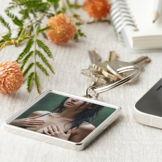 Monica in de regen Sleutelhanger (Zijkant)