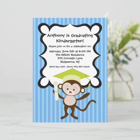 Monkeing rond Kinder uitnodiging tot Afstuderen (Staand voorkant)